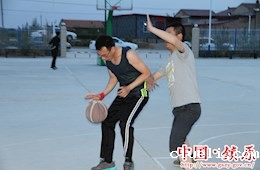 开云足彩app下载官网政府办举办“凝心聚力•砥砺前行”三人制篮球赛