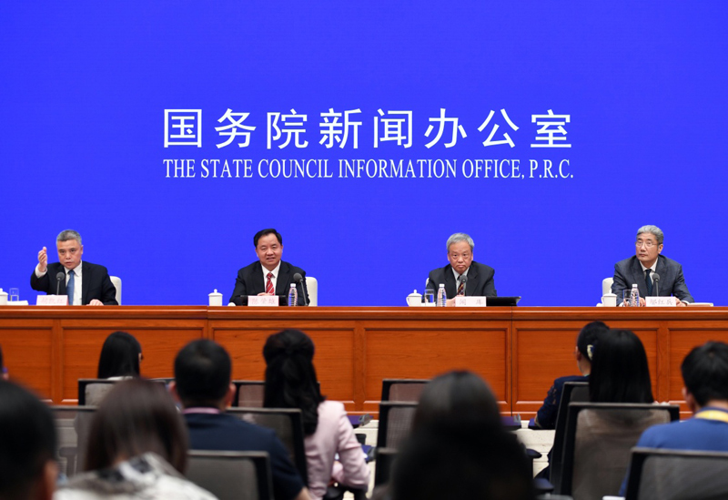 工业和信息化部副部长陈肇雄和国资委有关负责人介绍网络提速降费有关情况